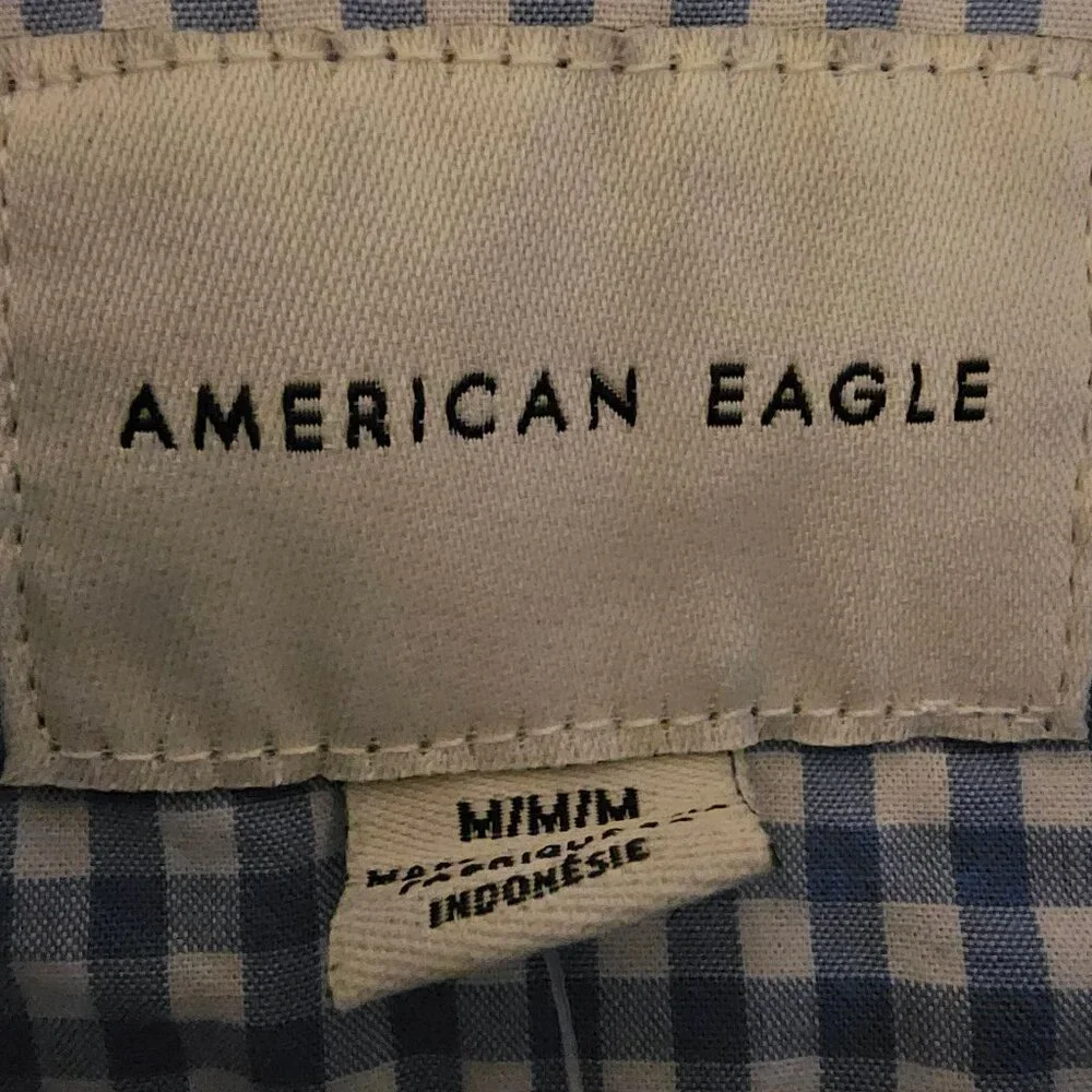 **NWT** Women’s American Eagle Long Sleeve Button Front Cropped Shirt, Medium